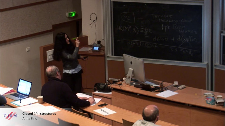 Closed $G_{2}$-structures