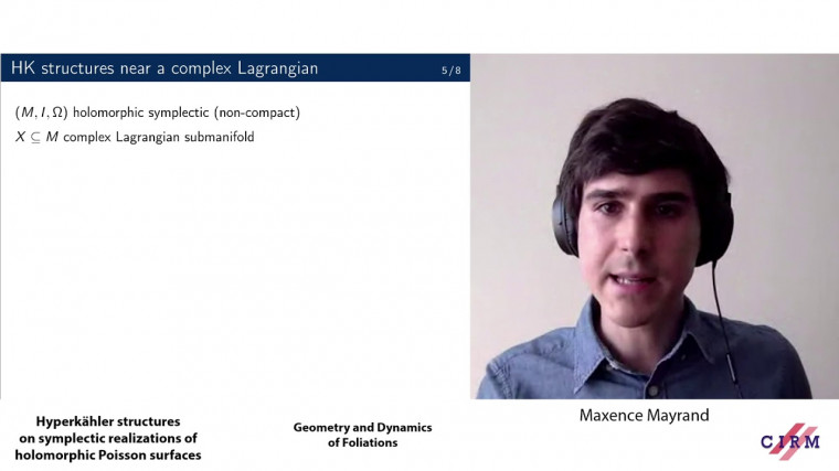 Hyperkähler structures on symplectic realizations of holomorphic Poisson surfaces