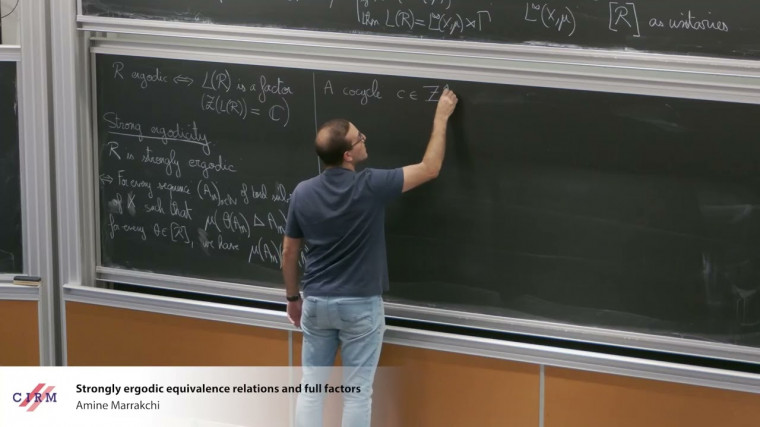 Strongly ergodic equivalence relations and full factors