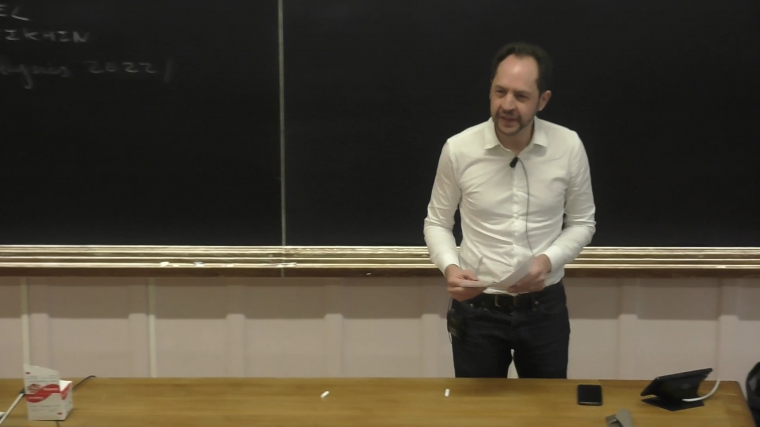 Folded quantum integrable models and deformed W-algebras