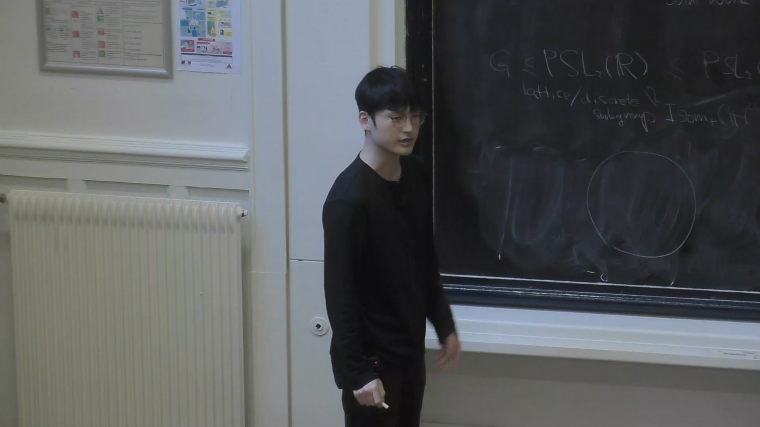 Laminar groups and Kleinian groups