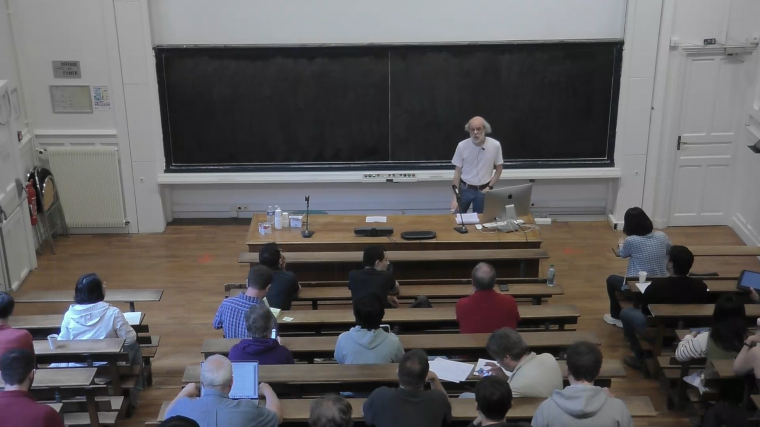 Minimality of strong unstable foliations