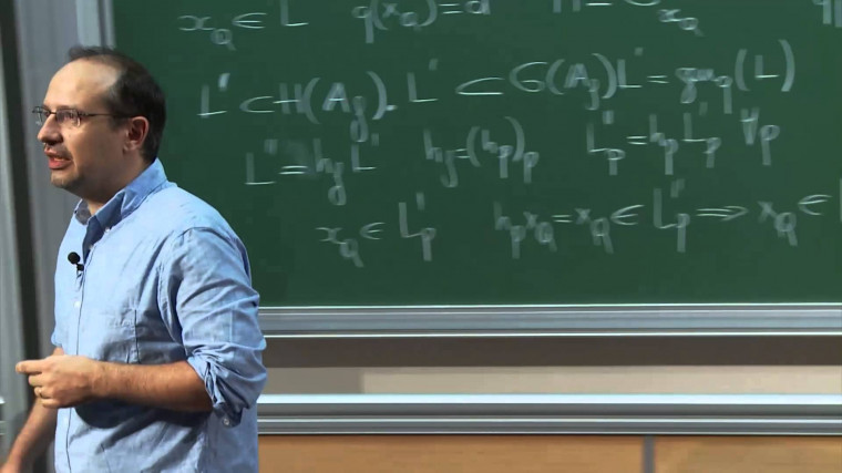 2/4 Automorphic forms for GL(2)