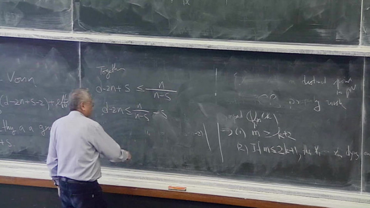 Discrepancies and dimensions of secant varieties