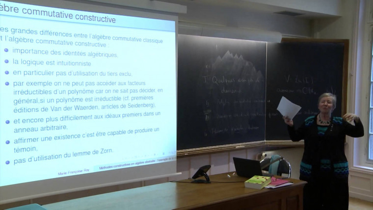 Méthodes constructives en algèbre abstraite : l'exemple de la dimension