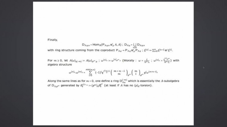 Twisted local Simpson correspondence and crystals on the q-crystalline and prismatic sites