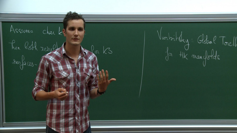 K3 surfaces over finite fields : insights from complex geometry