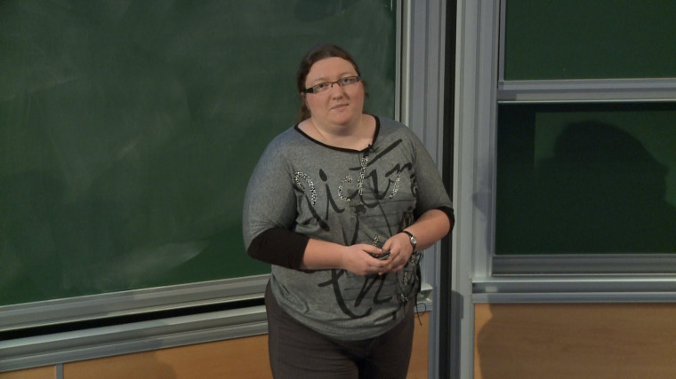 Mosaïques de Voronoi sur une surface riemannienne