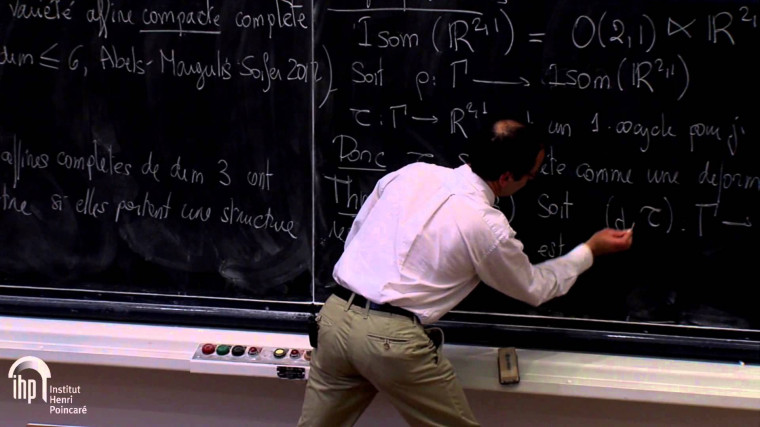 [1103] Variétés lorentziennes plates vues comme limites de variétés anti-de Sitter