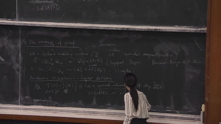 Exceptional splitting of reductions of abelian surfaces with real multiplication