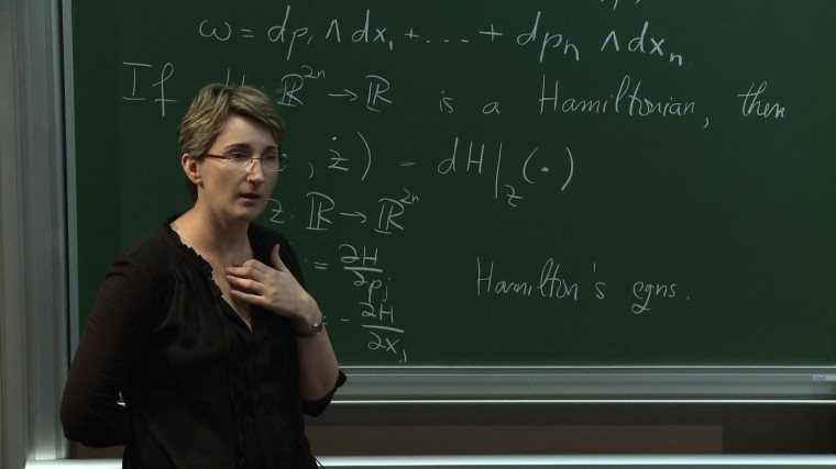 Symplectic non-squeezing for the cubic NLS on the plane
