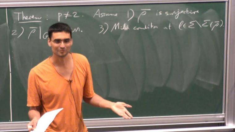 The Equivariant Tamagawa Number Conjecture for modular motives with coefficients in Hecke algebras