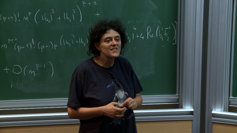 3/3 Recurrent and diffusive dynamics for the NLS equation on tori