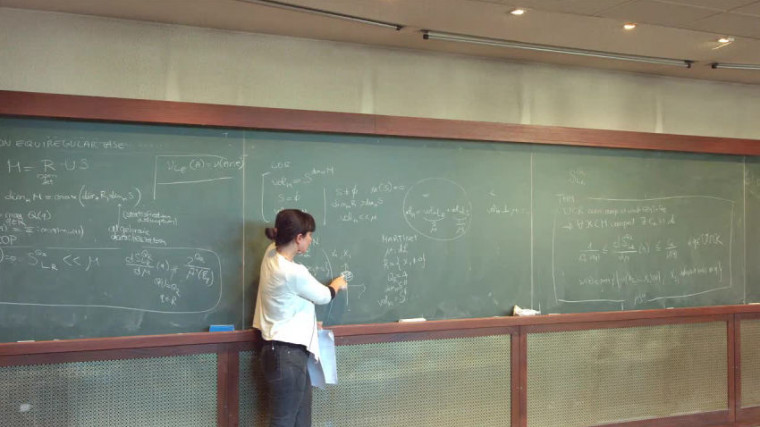 Volume measures in non equiregular sub-Riemannian manifolds