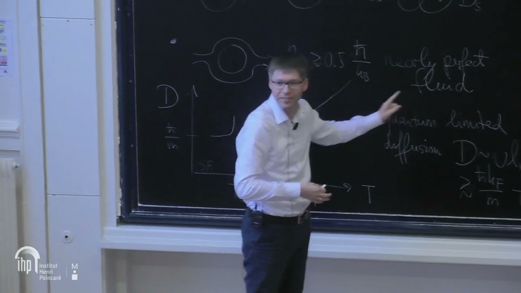 Quantum transport in strongly correlated Fermi gases