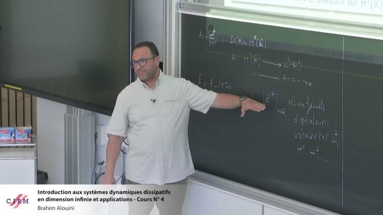 Introduction aux Systèmes Dynamiques Dissipatifs en Dimension Infinie et Application  (4/4)