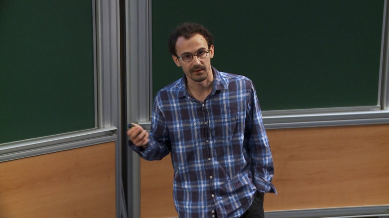 Récurrence spatiales, modèles associés et leurs formes limites