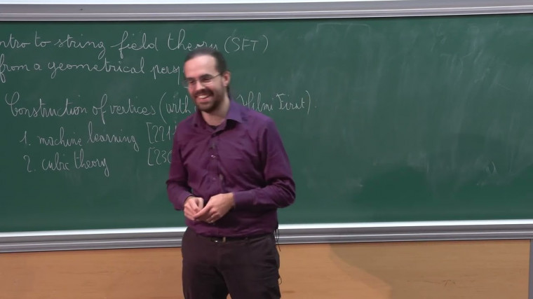 Introducing string field theory from a geometrical perspective