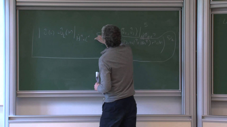 3/4 Comportement asymptotique des solutions de l'équation des ondes critique