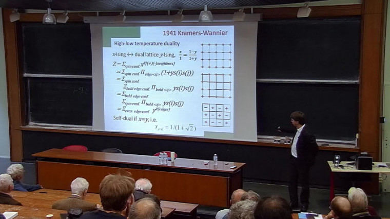 Le modèle d'Ising du ferromagnétisme de 1920 à 2020