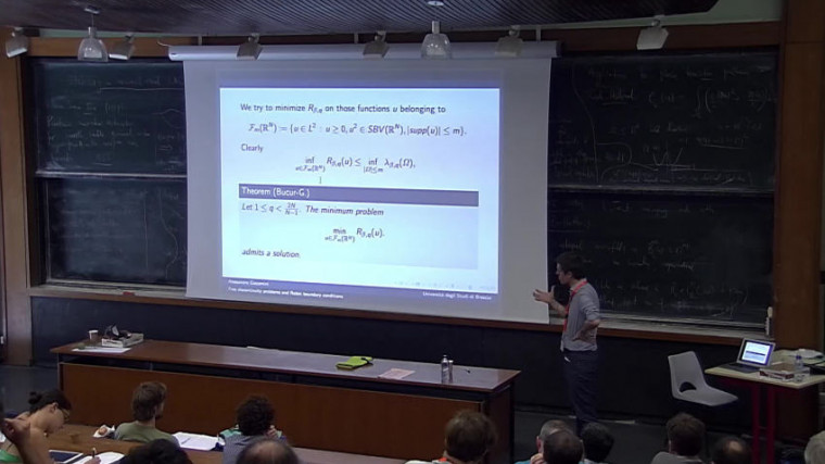 Free discontinuity problems and Robin boundary conditions