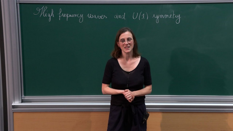 High frequency gravitationnal waves and Einstein equations with U(1) symmetry