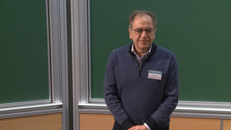 Supersymmetric Quantum Field Theories and the Swampland