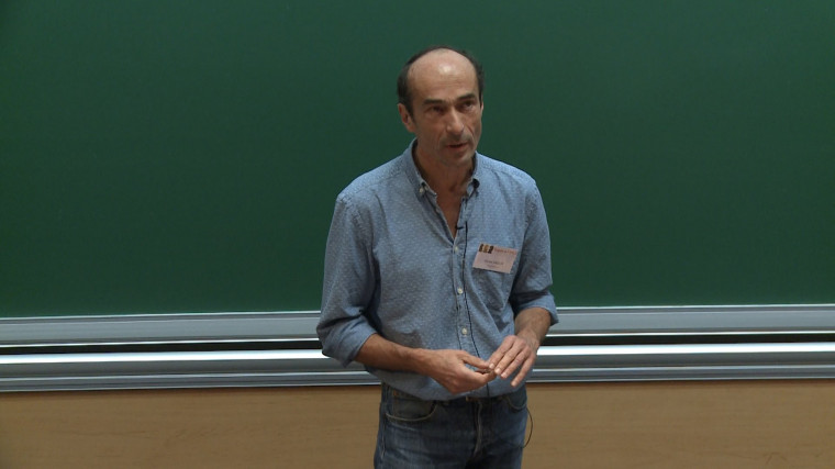 Théorie spectrale en géométrie relative