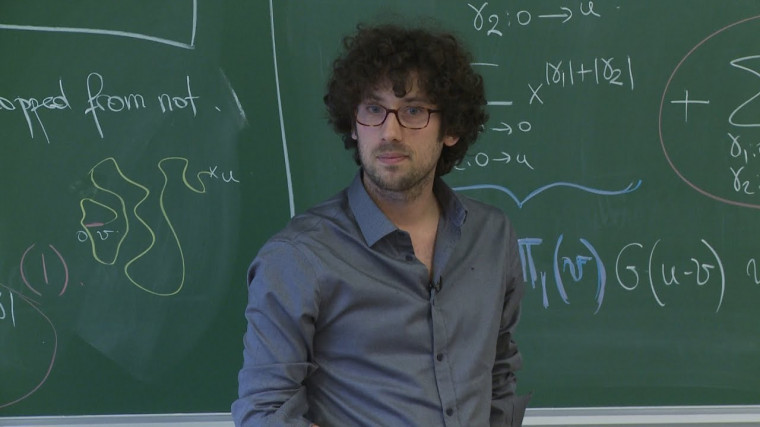 4/4 The Self-Avoiding Walk Model