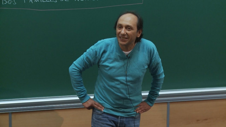 Image des représentations galoisiennes et divisibilité des coefficients des formes modulaires